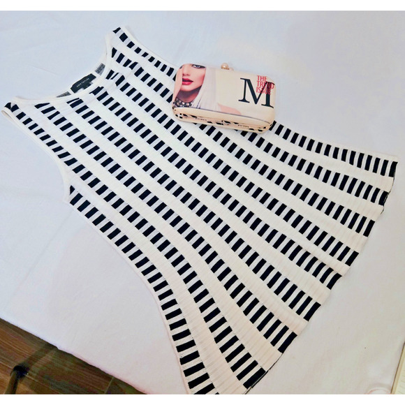 Ann Taylor peplum Black and White striped sleeveless sweater - Picture 4 of 10